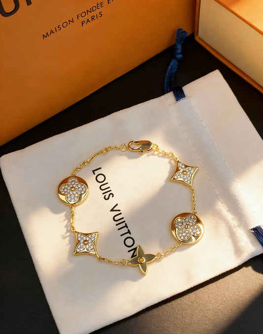 LV BRACELET
MASTER 💫✨
60 DHS💓
WITH BOX AND PAPER BAG🛍️🎁

Zain89
♥️♥️♥️
