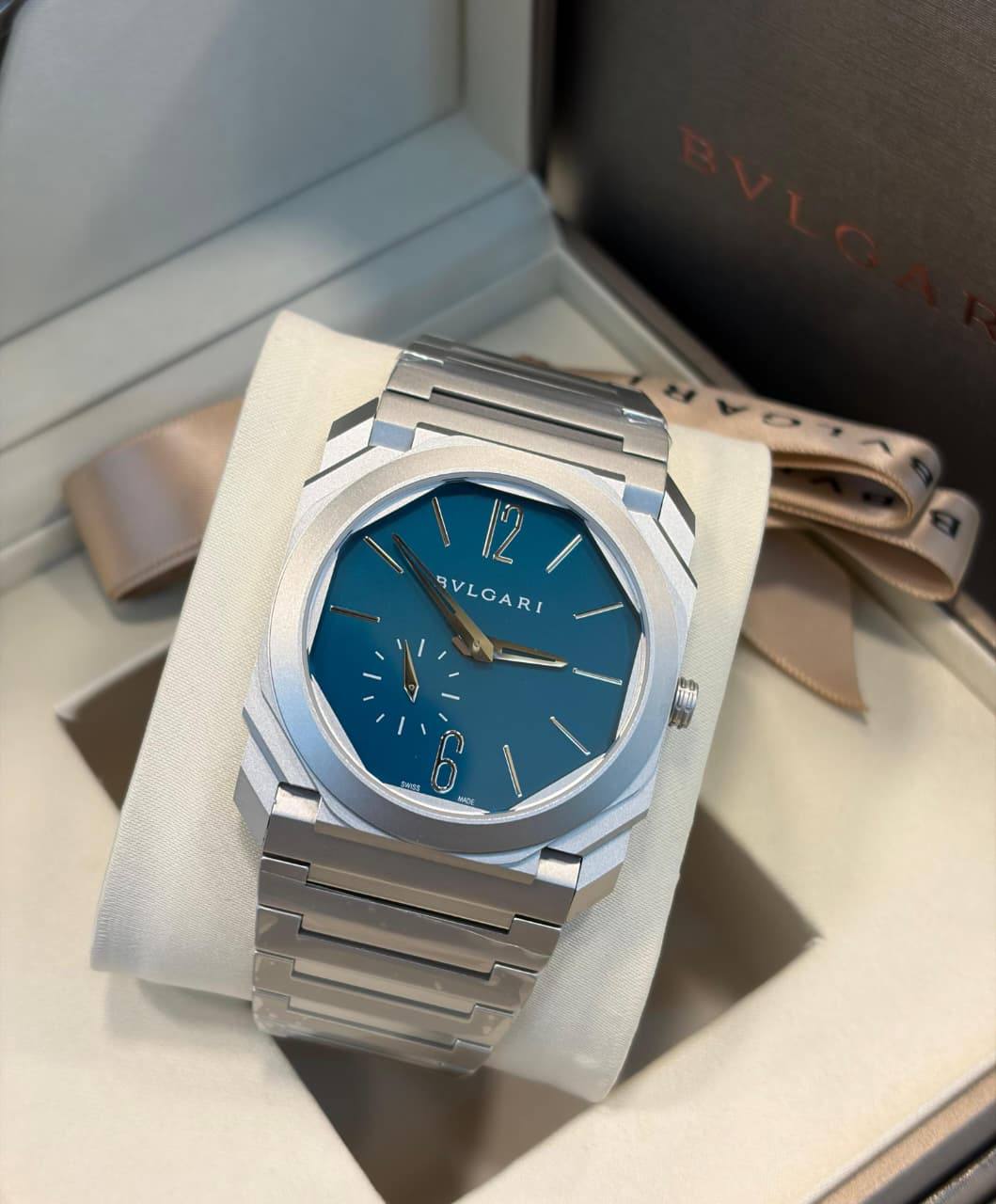 Bvlgari 

super slim watch for men good quality 

350 dhs💓

Zain59
♥️♥️♥️