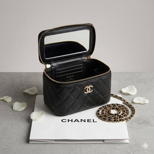 CHANEL Top Handle
Vanity Diamond design
Lambskin Leather Material
With Mirror inside
With BOX🎁
Size : 18 cm
110 dhs✅

Zain239
♥️♥️♥️