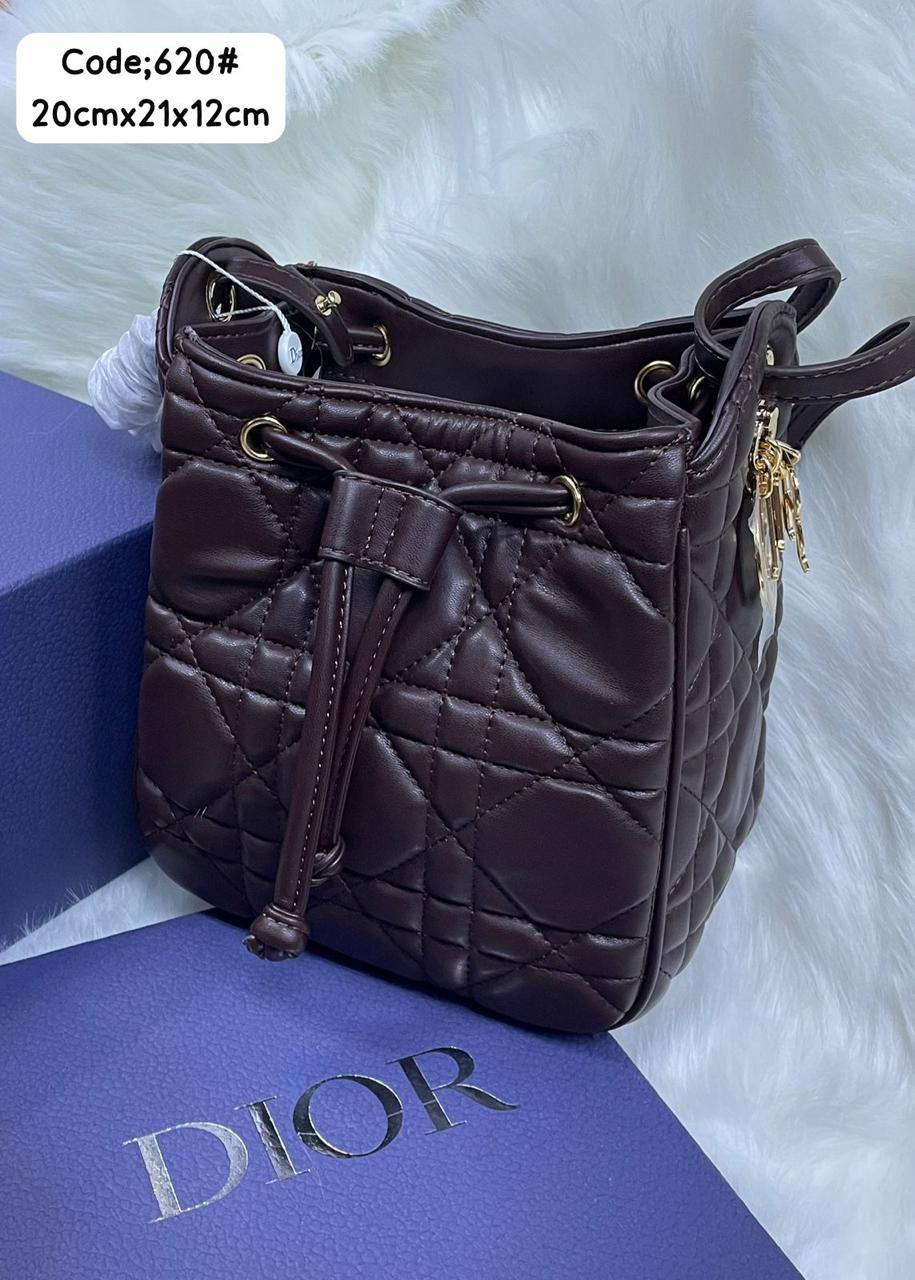 Dior
100 dhs✅ 
with box

Zain72
♥️♥️♥️