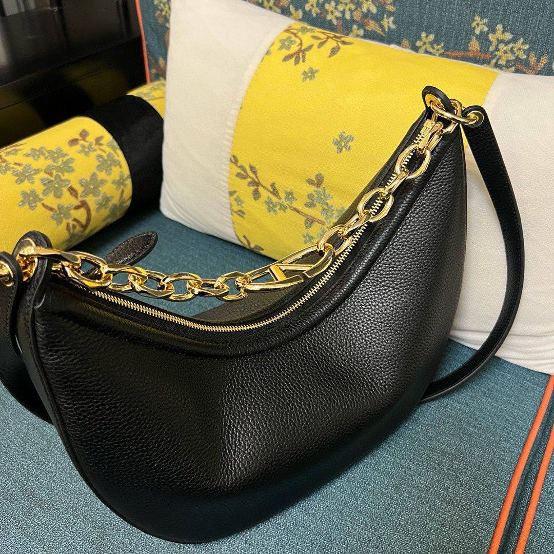 VALENTINO 
HIGH QUALITY 
120 dhs✅

Zain39
♥️♥️♥️