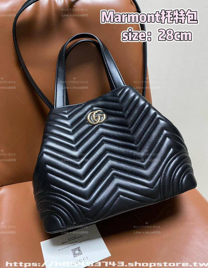 GUCCI GG Marmont
Chevron Quilted Leather
Totebag with Leather Chain belt
Gold Hardware
NO BOX
Size: 28 cm

100 dhs✅

Zain239
♥️♥️♥️