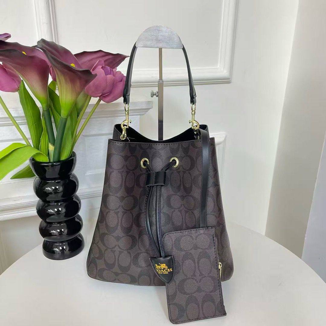 Coach       

Size ：26×17×25cm

90 dhs🪙🌨️

Zain04
♥️♥️♥️