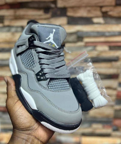 Jordan 4 
Sizes 36-47 
170 dhs🪙💚

Zain232
♥️♥️♥️