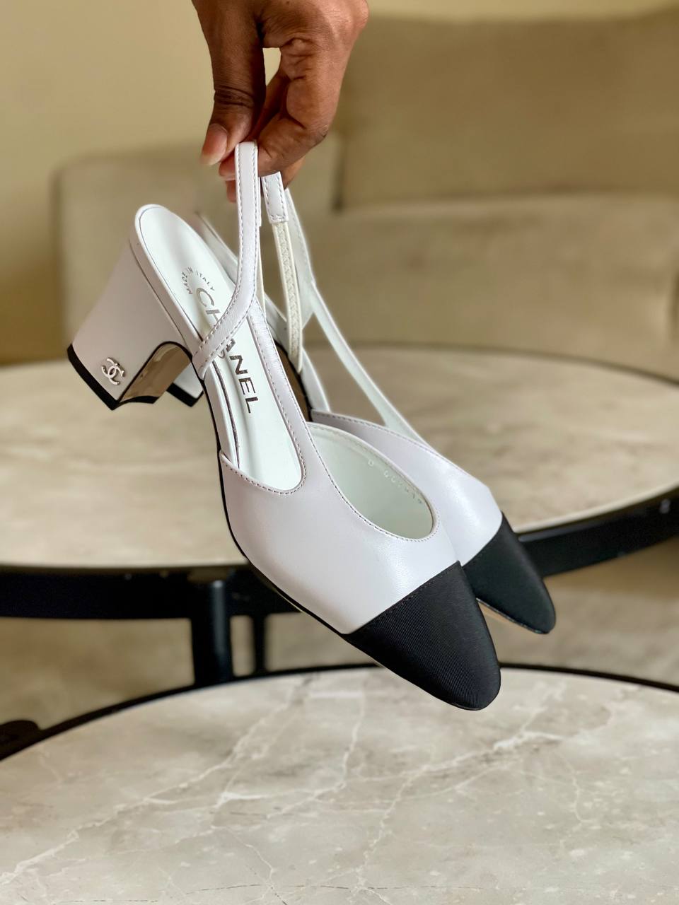 Chanel 

Vip quality 

Size:36 to 42

430 dhs🇦🇪🇦🇪

Zain113
♥️♥️♥️