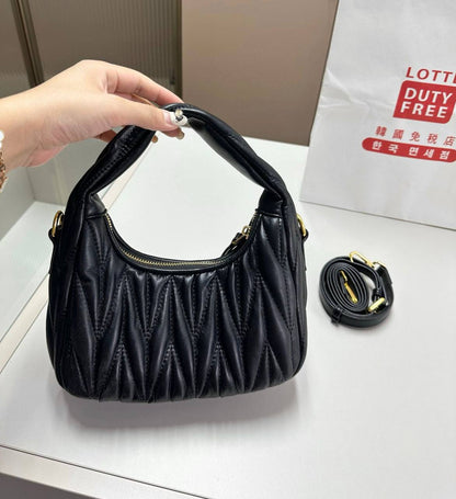 MIU MIU 

NEW CAME GOOD QUALITY 

WITH BOX 
🎁🎁🎁

90 dhs🇦🇪

Zain39
♥️♥️♥️