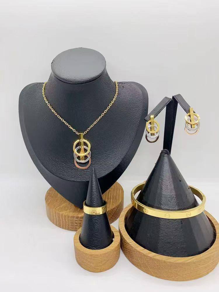 Accessories Set
50 dhs🪙🌨️

Zain45
♥️♥️♥️