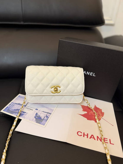 Chanel 
90 dhs💛
with box
size 20×5×14cm

Zain42
♥️♥️♥️