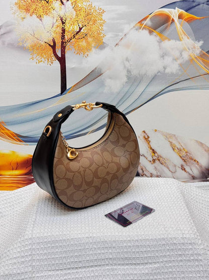 Coach 
Best quality with box’s 
100 dhs🇦🇪🇦🇪
size 20 cm

Zain290
♥️♥️♥️