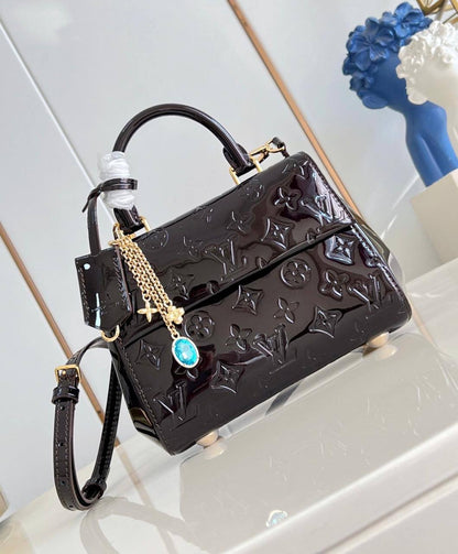 Louis vuitton💕💕✨
Super master quality 🔥🔥
Available ✨💕💕
With full packing 📦🎀
For Price 👇 WTSP Text Zain 0568585901

Zain252
♥️♥️♥️