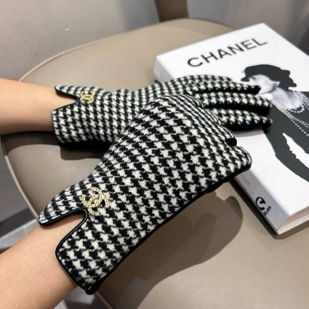 CHANEL GlOVES

VVIP QUALITY

WITH ORRIGINAL BOX

320 dhs🇦🇪🇦🇪🇦🇪

Zain281
🇦🇪🇦🇪🇦🇪