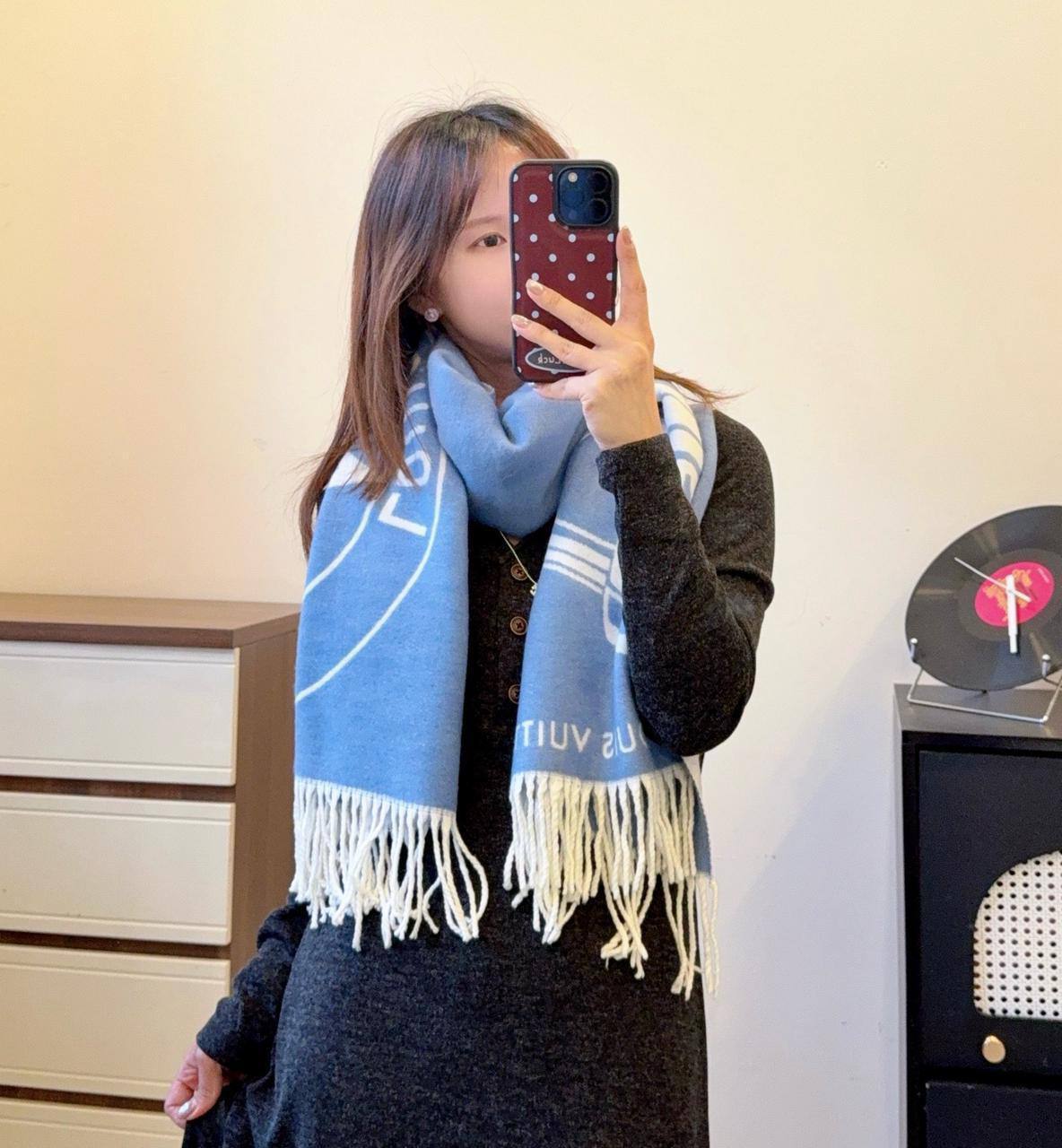 Scarf
180*68 cm
45 dhs🪙🌨️

Zain17
♥️♥️♥️