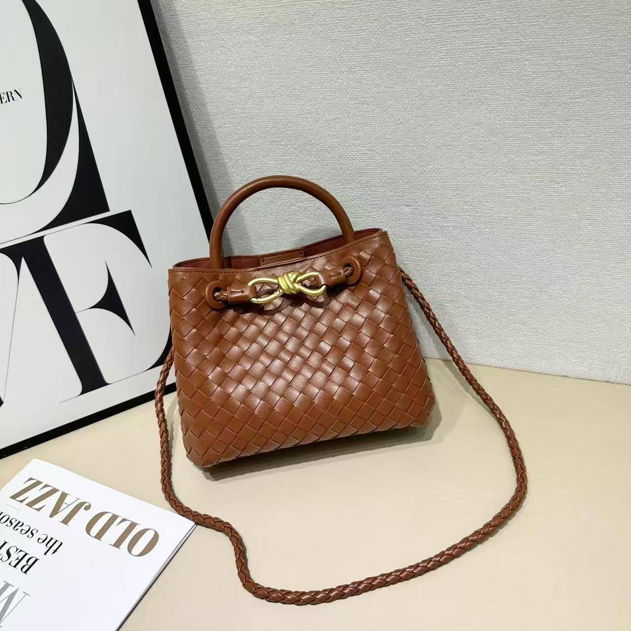 Bottega

withbox 
🎁🎁🎁
105 dhs🪙💕

Zain143
♥️♥️♥️