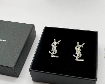 YSL
Earring 😍
Master quality 💯
With normal boxes 🗃️ 
55 dhs🇦🇪🇦🇪

Zain216
♥️♥️♥️