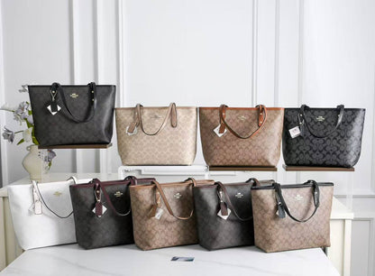 Coach
90 dhs✅
size 38×10×26cm

Zain42
♥️♥️♥️