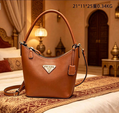 Prada 
90 dhs✅

Zain07
♥️♥️♥️