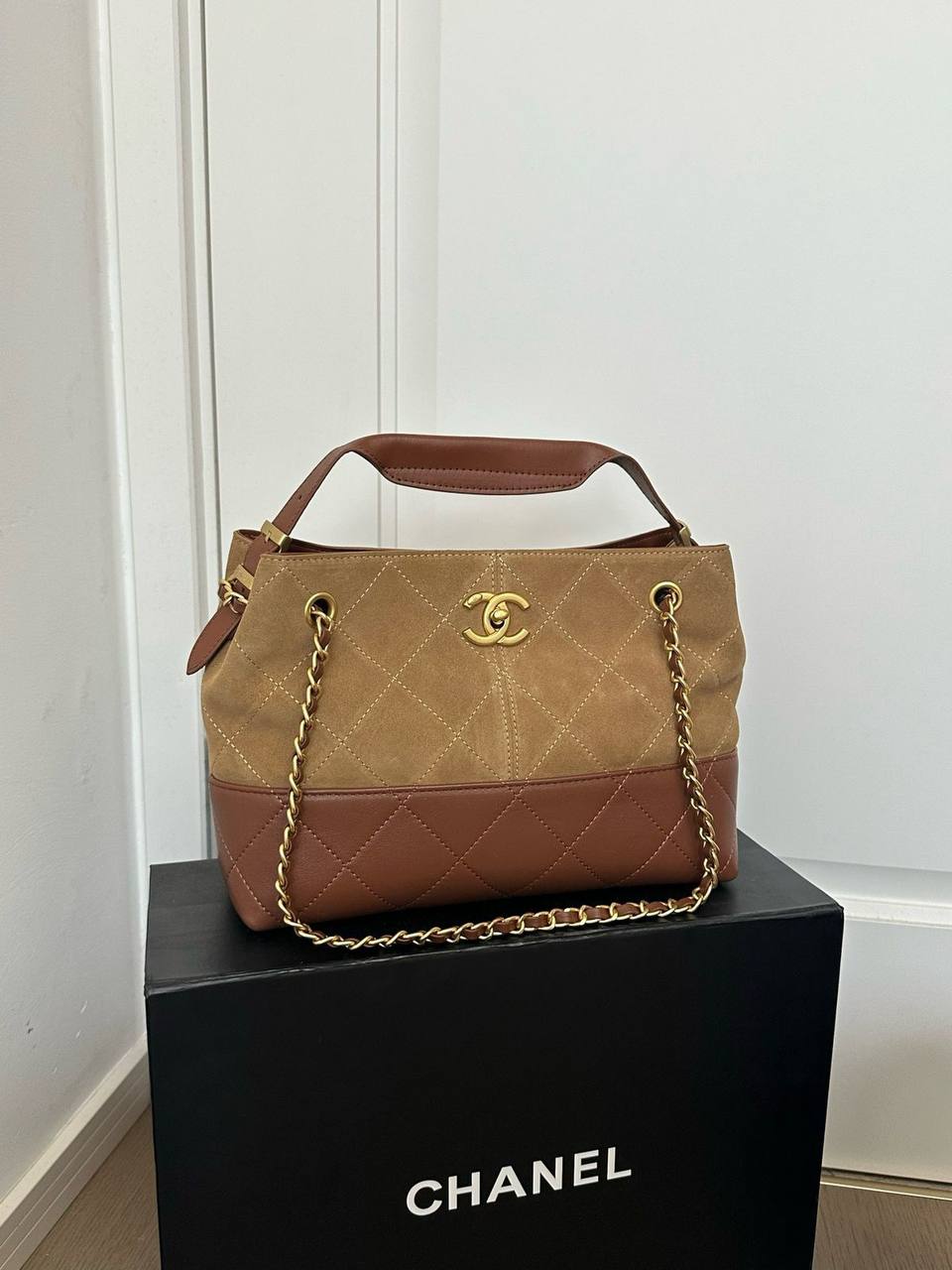 Chanel 
Master🌺🌺
#34cm=330 dhs✅
#24=310 dhs✅

Zain228
♥️♥️♥️