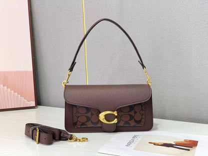 Coach
 with box
🎁🎁🎁

size :26×14.5×8  
100 dhs❣️

Zain114
♥️♥️♥️