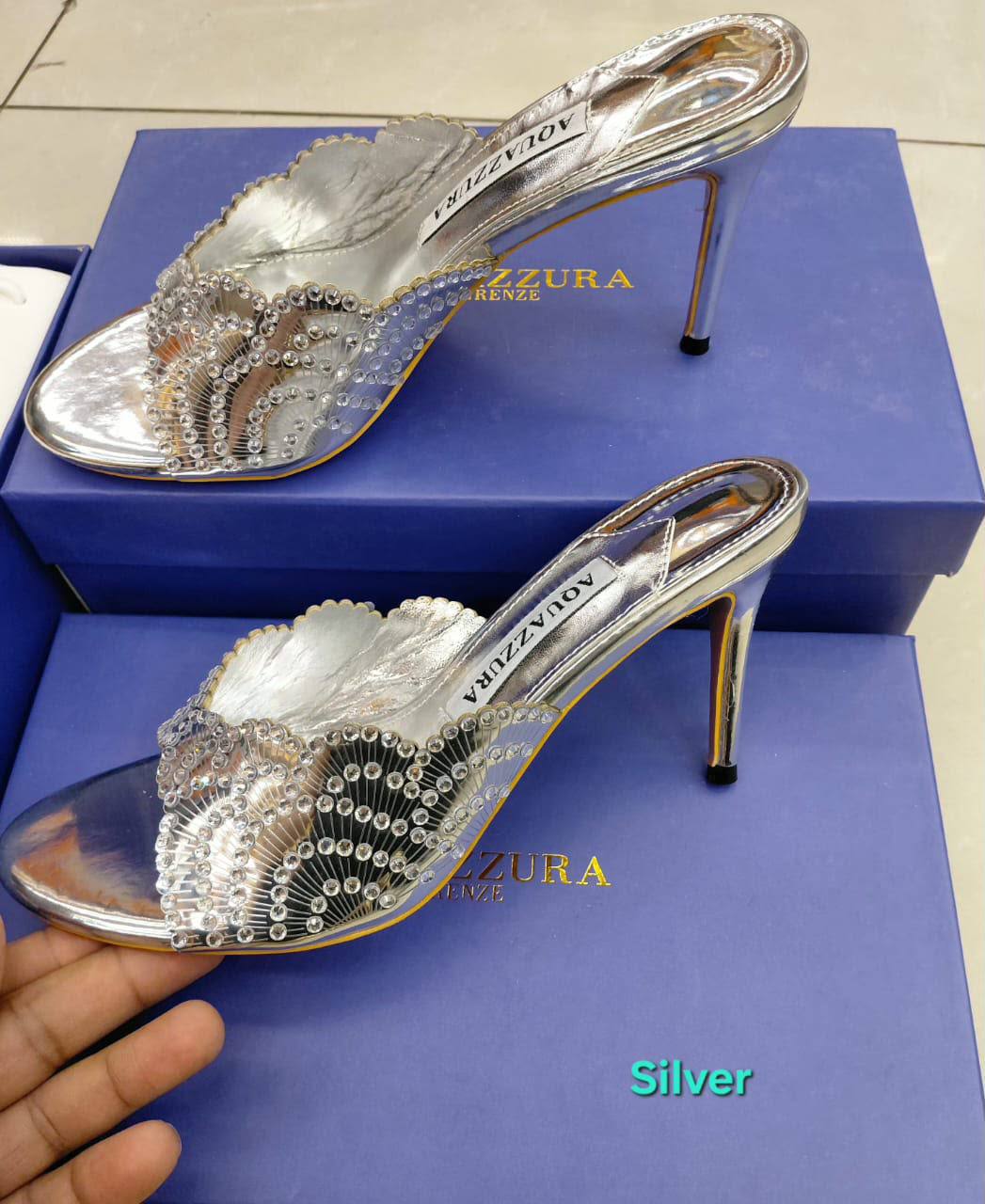 Aquazzura
Size 36 To 41
130 dhs🇦🇪🇦🇪

Zain120
♥️♥️♥️