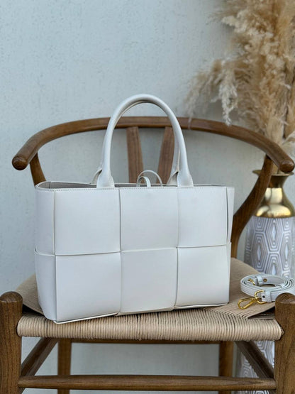BOTTEGA VENETA
32cm
360 dhs🇦🇪
40cm
380 dhs🇦🇪
Top quality

Zain167
♥️♥️♥️
