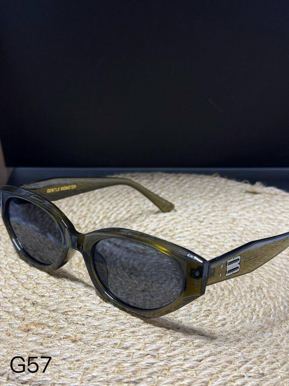GENTLE MONSTER 👿 *

Sunglasses 🕶️ 

Copy one 

With master box 📦 
50 dhs✅

Zain216
♥️♥️♥️