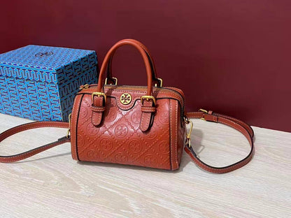 Tory Burch

85 dhs🪙🌨️

with box
🎁🎁🎁

size 18cm

Zain26
♥️♥️♥️