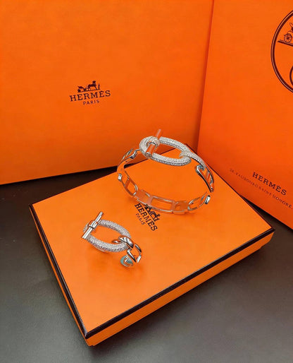 RING WITH BANGLE
WITH BOX AND PAPER BAG🛍️🎁
105 DHS🌺
MASTER QUALITY✨💫
Hermes

Zain89
♥️♥️♥️