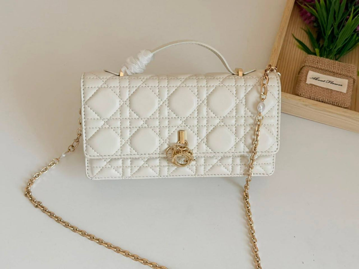 Dior

260 dhs🇦🇪🇦🇪

Zain134
♥️♥️♥️
