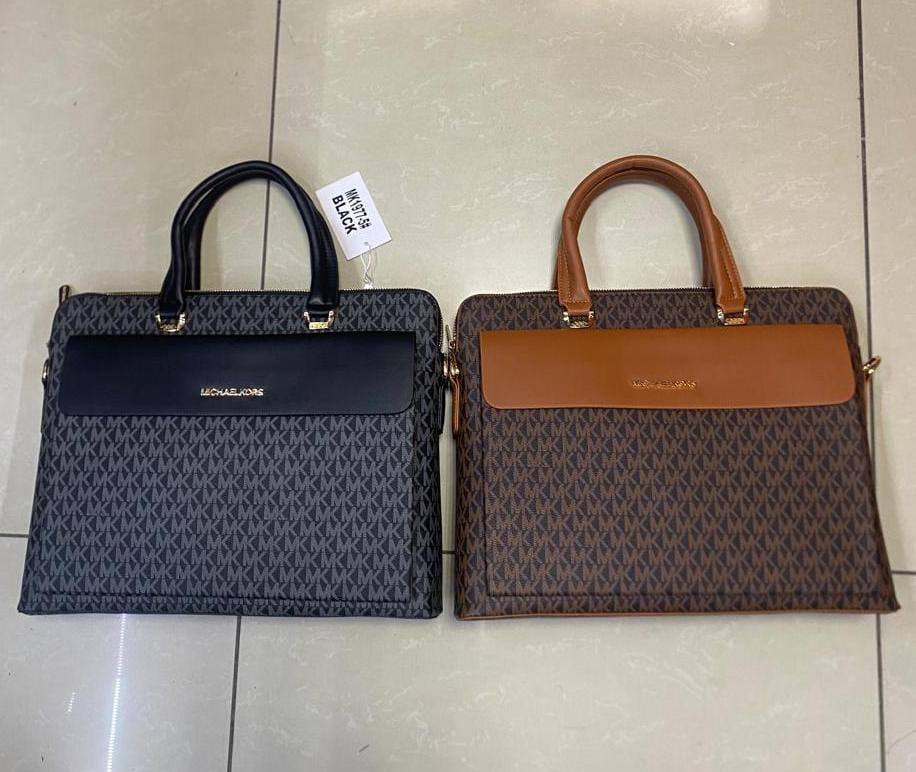 Laptop bags 
good quality 
110 dhs💓

Zain278
♥️♥️♥️
