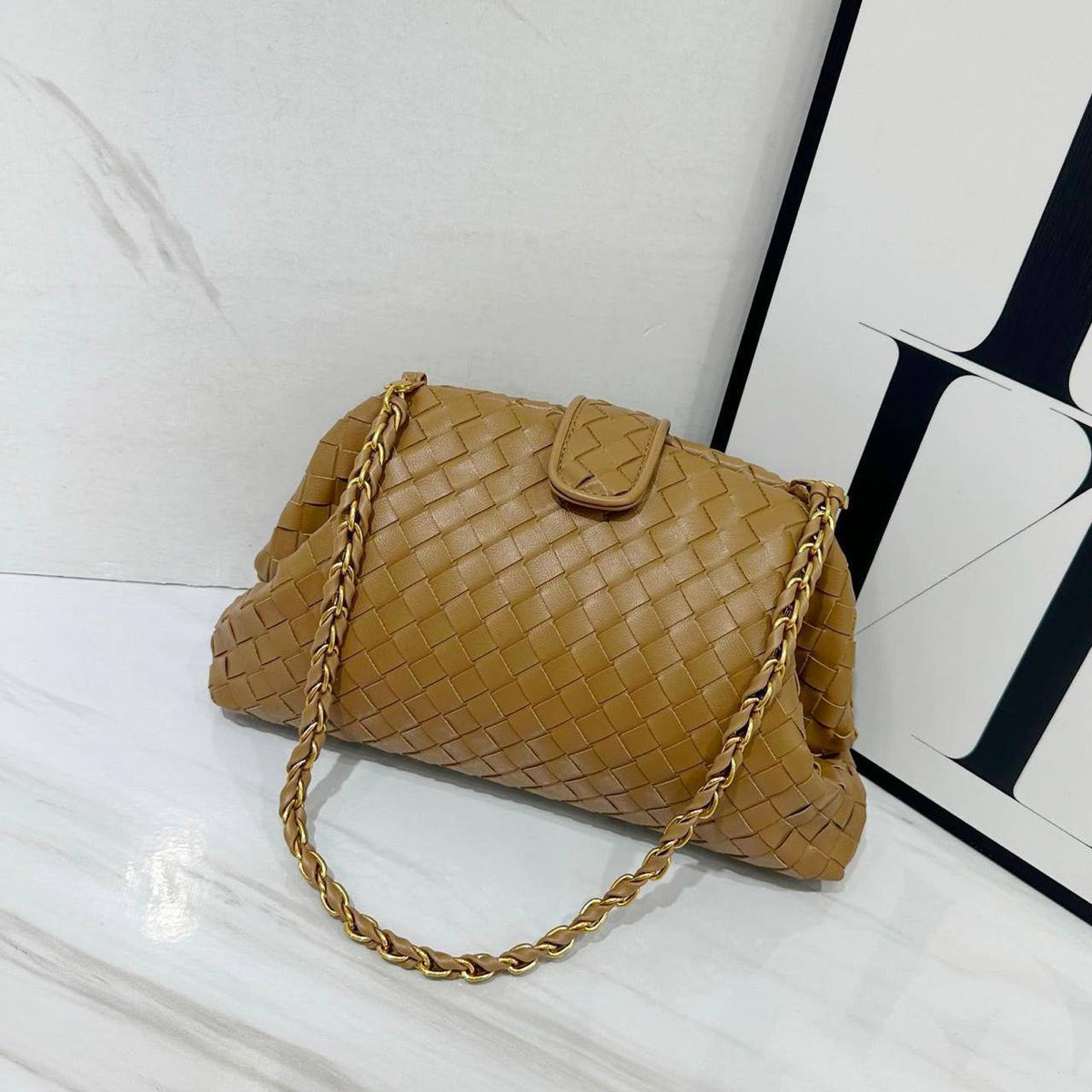 BOTTEGA 

HIGH QUALITY 
WITH BOX 

RESTOCK 
125 dhs🇦🇪🇦🇪

SIZE: 30cm

Zain295
Zain39
♥️♥️♥️