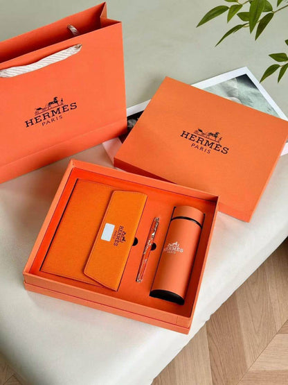 Full set 
With box and paper bag
🎁🎁🎁

175 dhs

Zain205
♥️♥️♥️