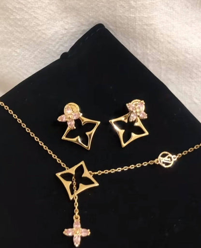 LV set* 🦋
Necklace 
Earrings 
Bangle 
Ring 💍 
Master Quality 💐

150 dhs❣️
normal box 📦

Zain48
♥️♥️♥️