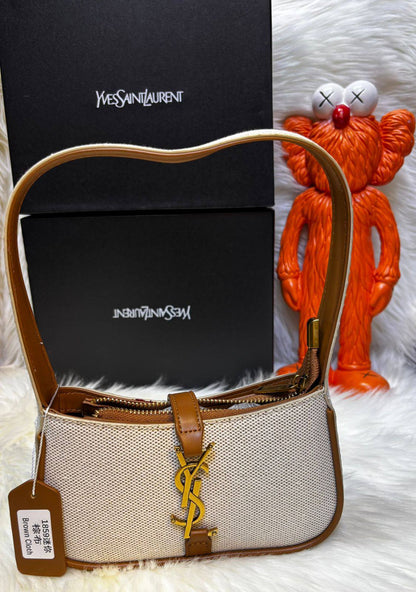 coach model, 
good quality, 

comes with box, 
🎁🎁🎁

size... 25 * 14 cm
90 dhs❣️

Zain12
♥️♥️♥️