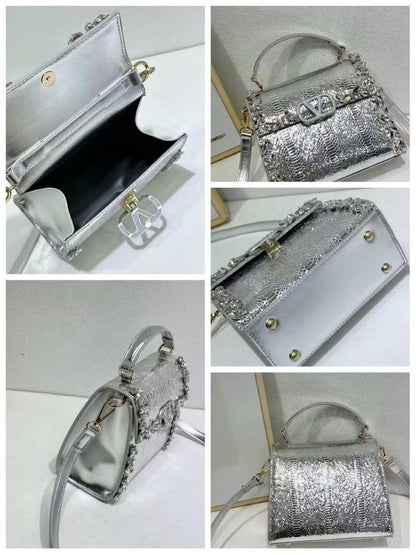 Valentino 

125 dhs🇦🇪🇦🇪

Zain35
♥️♥️♥️