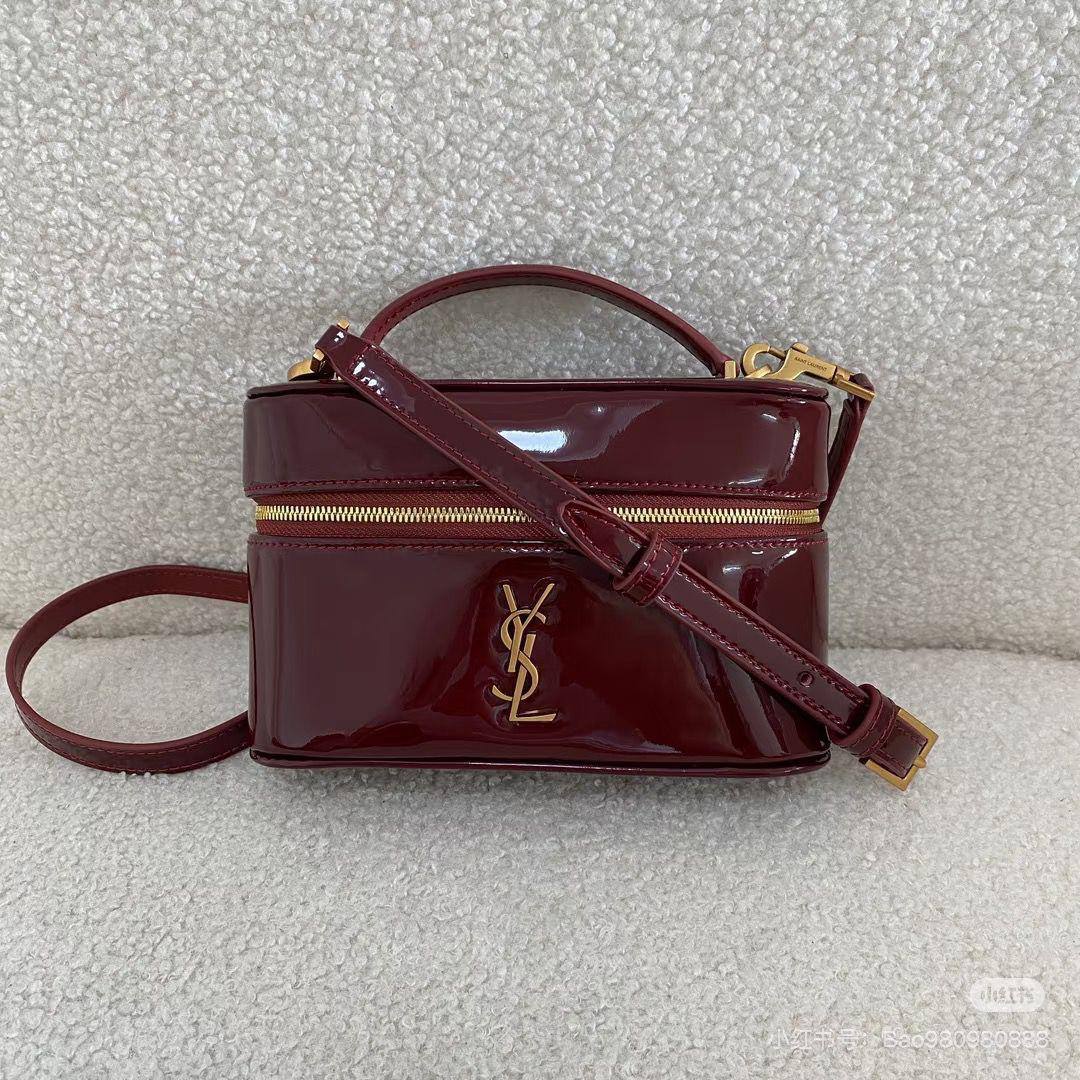 💗 YSL Gaby
1⃣️ First quality +🎁
size : 18.5 * 13 * 7 cm
85 dhs❣️
with box 🎁

Zain115
♥️♥️♥️