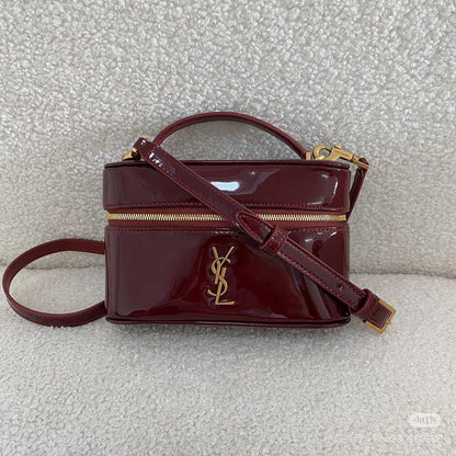 💗 YSL Gaby
1⃣️ First quality +🎁
size : 18.5 * 13 * 7 cm
85 dhs❣️
with box 🎁

Zain115
♥️♥️♥️