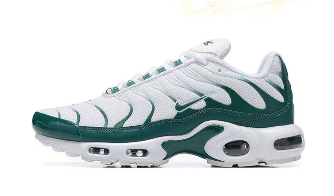 NIKE
Size 40 to 45 
120 dhs✅

Zain183
♥️♥️♥️