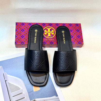 Slippers
Size 36-41
65 dhs✅

Zain236
♥️♥️♥️