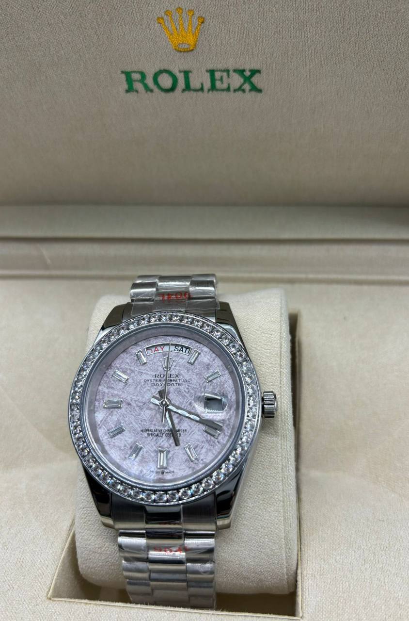 Rolex
male moneyautomatic----🌹🌹🌹

350 dhs✅
___WITH BOX_____❒🎁

Zain108
♥️♥️♥️