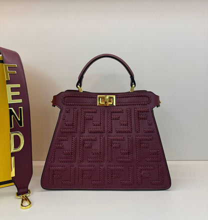 FENDI 

COPY ONE 
 WITH BOX 
🎁🎁🎁

180 dhs✅

Zain295
♥️♥️♥️