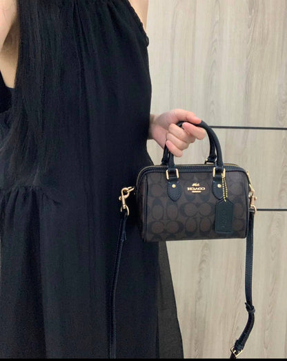 Coach
90 dhs✅
Size：18CM
Good-quality with box

Zain35
♥️♥️♥️