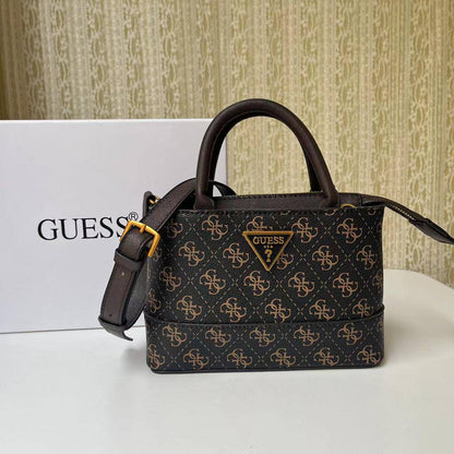 Guess Handbag
Size : 21 * 14 * 7 cm
90 dhs🪙🌺

with box🎁

Zain115
♥️♥️♥️