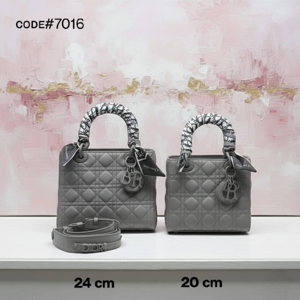 Dior
ᴍᴀᴛᴛᴇ ʟᴇᴀᴛʜᴇʀ ᴍᴀᴛᴇʀɪᴀʟ
ᴡɪᴛʜ ᴛᴡɪʟʟʏ ɪɴᴄʟᴜᴅᴇ
ᴡɪᴛʜ BOX
🎁🎁🎁

 *sɪᴢᴇ: 24 cm = Pʀɪᴄᴇ 110 ᴅʜs* 
  
 *sɪᴢᴇ: 30 ᴄm = Pʀɪᴄᴇ 100 ᴅʜs* 

Zain31
♥️♥️♥️