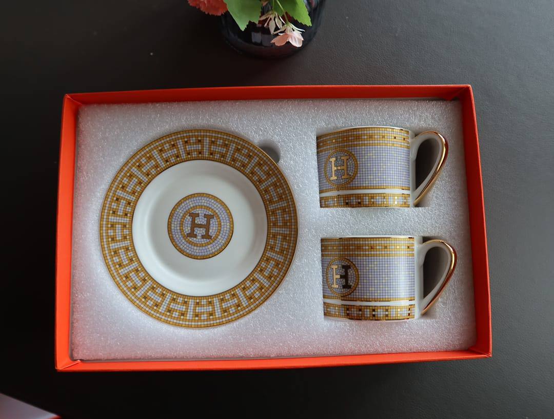 Branded mugs set

130 dhs 
set 4 pc 

with box🎁🎁🎁

Zain205
♥️♥️♥️
