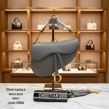 Dior
ᴛᴏᴘ ʜᴀɴᴅʟᴇ ɢᴏʟᴅ ᴛᴏɴᴇ 
ᴄʀᴏssʙᴏᴅʏ ʙᴀɢ
ᴡɪᴛʜʙᴏx🎁🎁🎁
ʟᴇᴀᴛʜᴇʀ
sɪᴢᴇ:ʜ20*24ᴄᴍ
120 dhs✅

Zain56
♥️♥️♥️