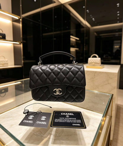 Chanel
 100 dhs✅✅
with box

Zain07
♥️♥️♥️