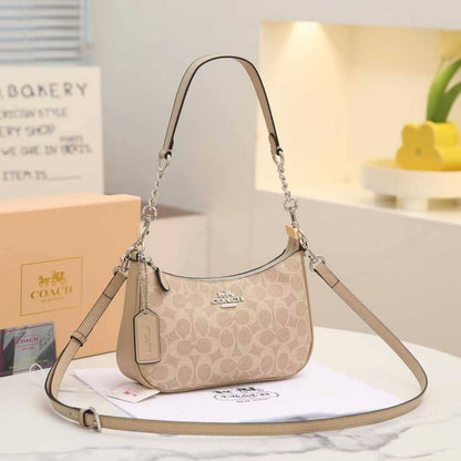 COACH 
95 dhs✅
With box 
25cm👈🌹

Zain161
♥️♥️♥️