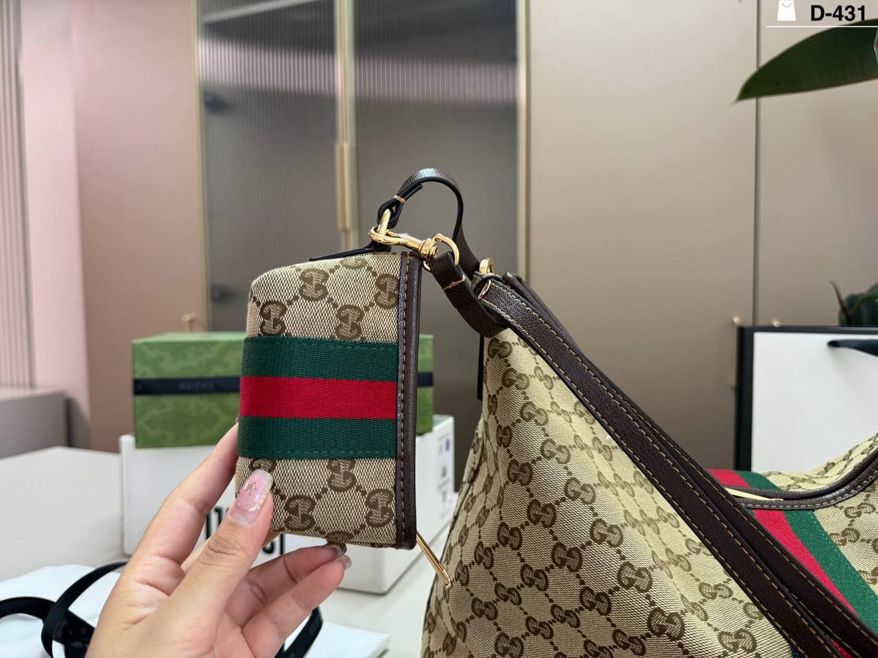 GUCCI COPY ONE  NEW CAME WITH BOX 
220 dhs🇦🇪🇦🇪

Zain295
♥️♥️♥️