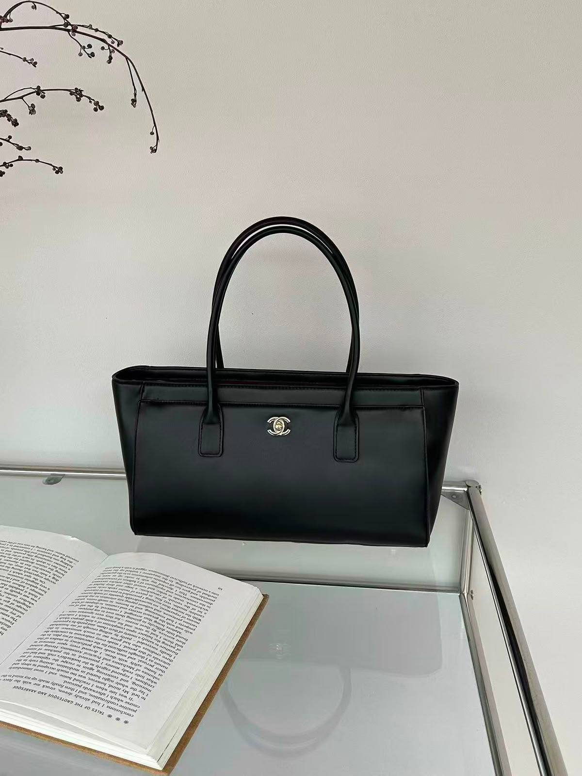 Chanel

130 dhs🇦🇪🇦🇪

Zain143
♥️♥️♥️