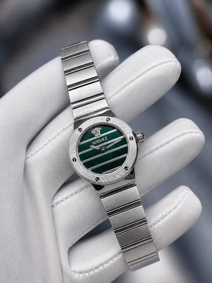 Versace 

watch for ladies 

good quality 
230 dhs🇦🇪🇦🇪

Zain59
♥️♥️♥️